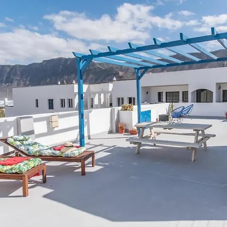 Sandy Bay With Roof Terrace And Sea Views Apartament Famara