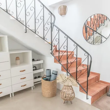 شقة Sandy Bay With Roof Terrace And Sea Views