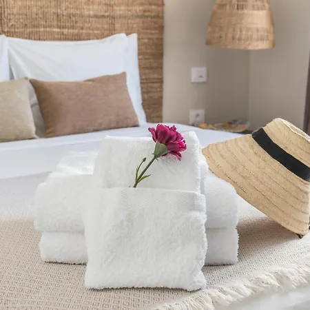 Sandy Bay With Roof Terrace And Sea Views *