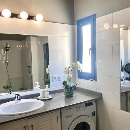 Sandy Bay With Roof Terrace And Sea Views شقة