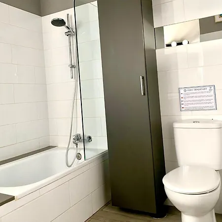 Sandy Bay With Roof Terrace And Sea Views شقة