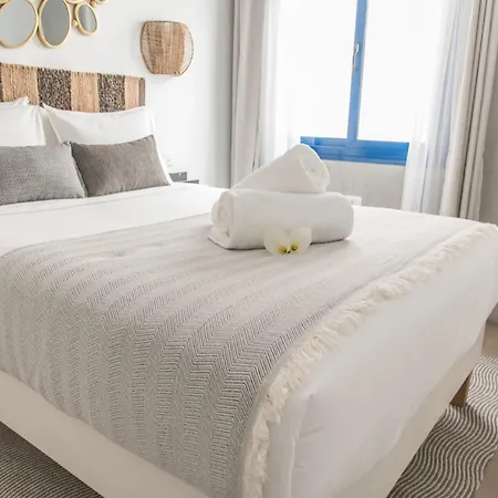 Sandy Bay With Roof Terrace And Sea Views *